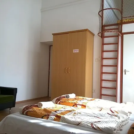 Konukevi Parton & Bowling *